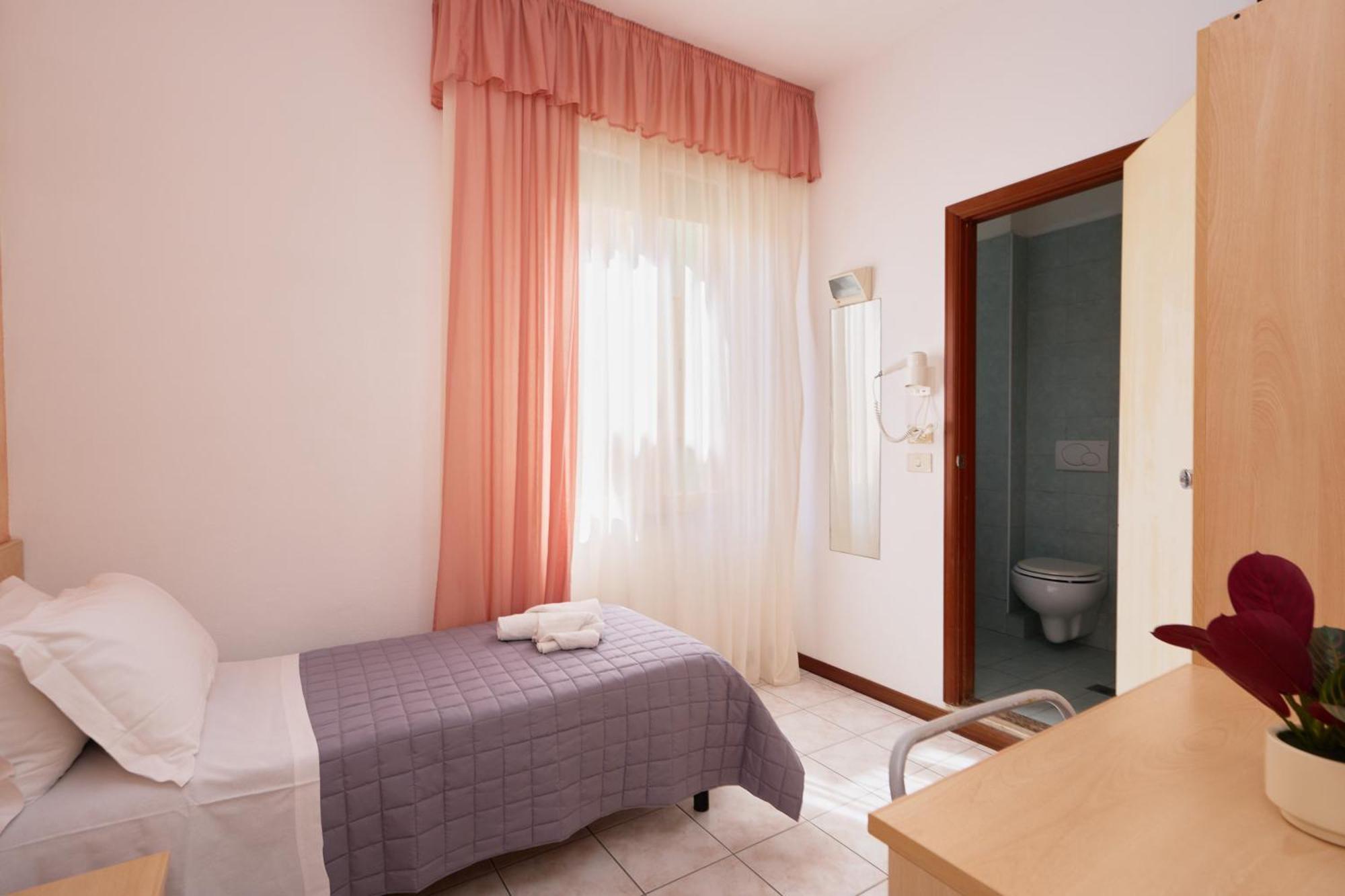 Hotel Jolanda Белариа-Игеа Марина Екстериор снимка