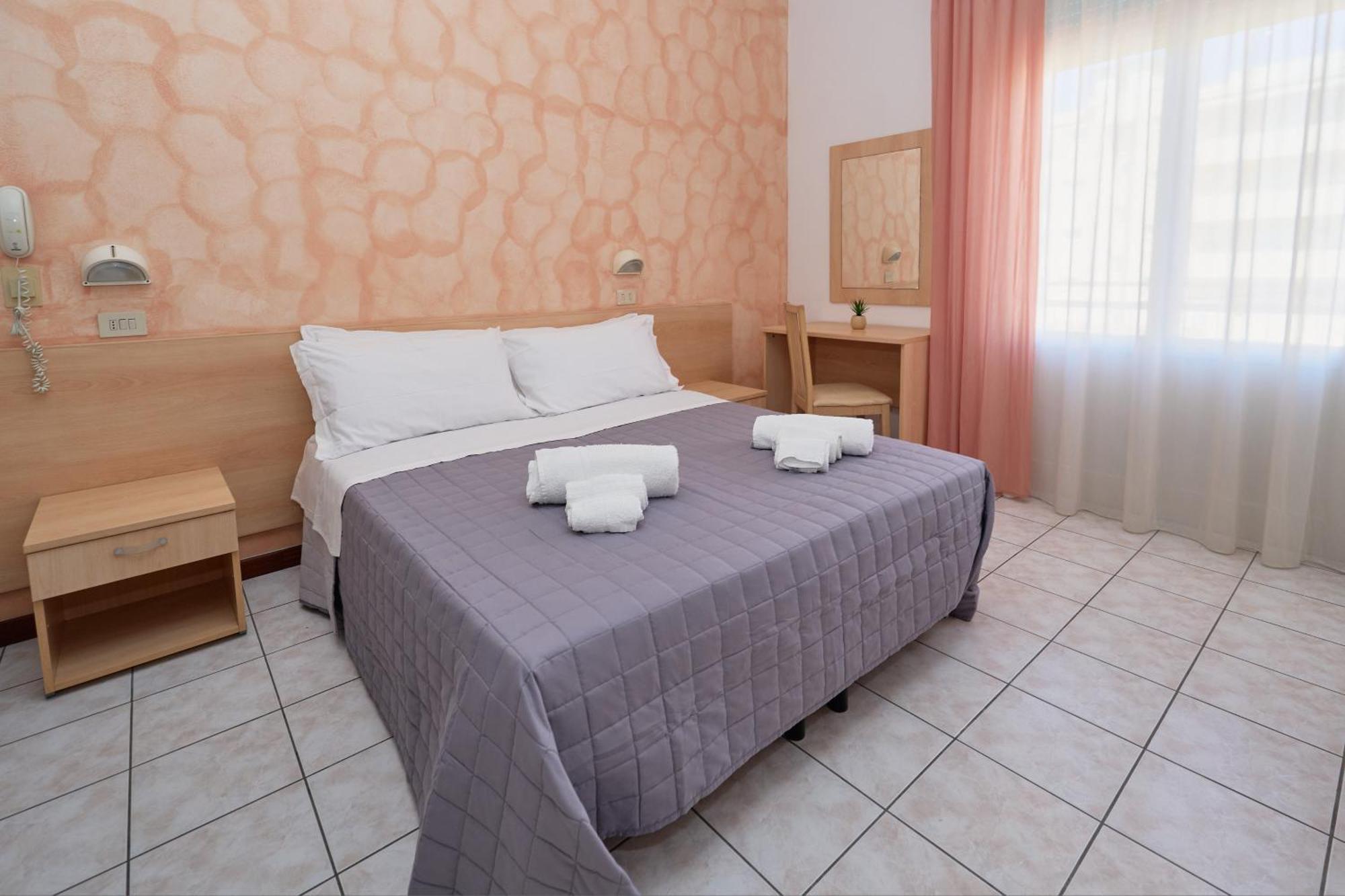 Hotel Jolanda Белариа-Игеа Марина Екстериор снимка