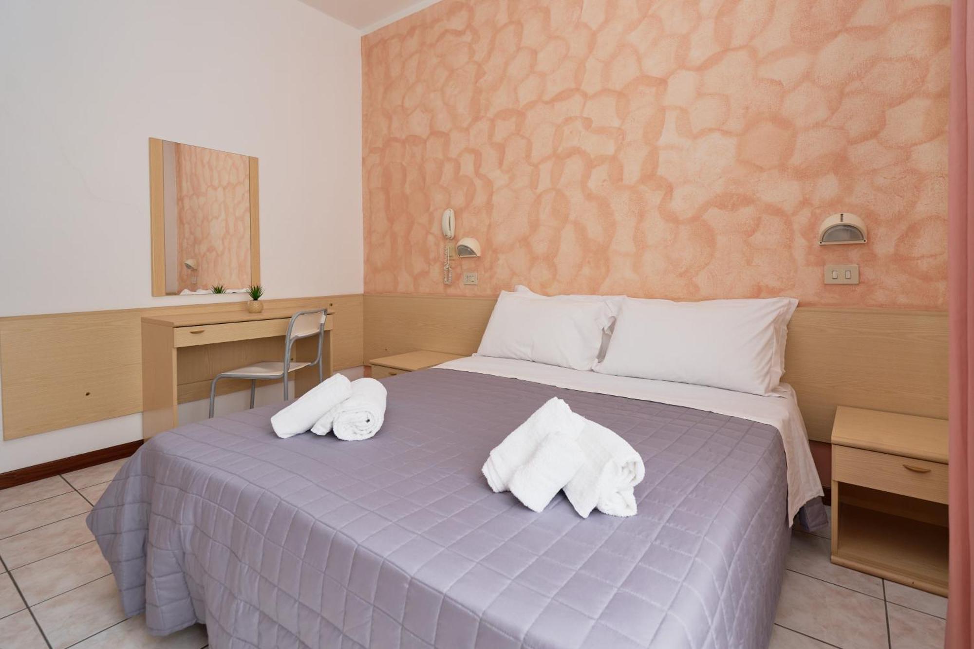 Hotel Jolanda Белариа-Игеа Марина Екстериор снимка