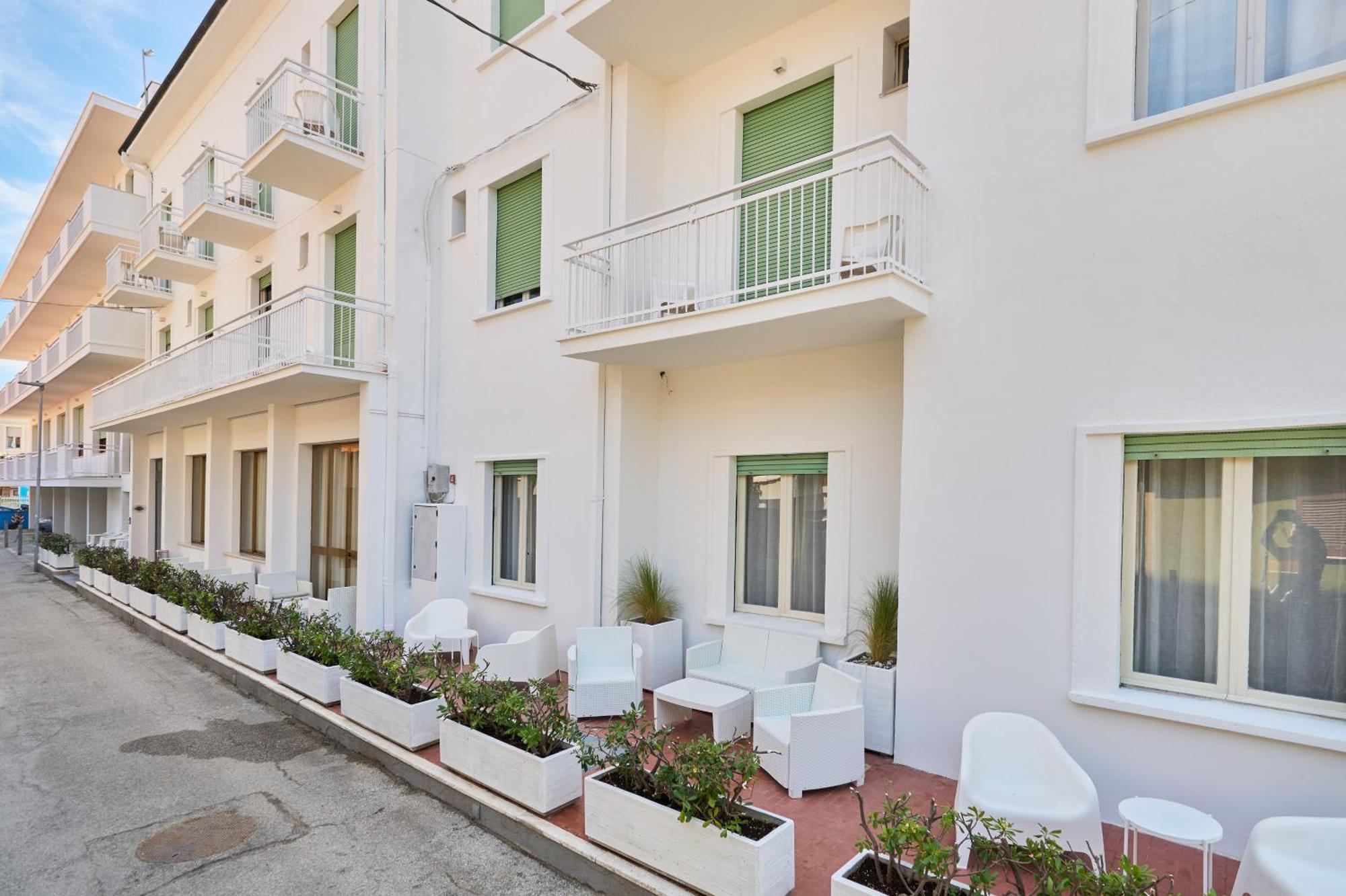 Hotel Jolanda Белариа-Игеа Марина Екстериор снимка