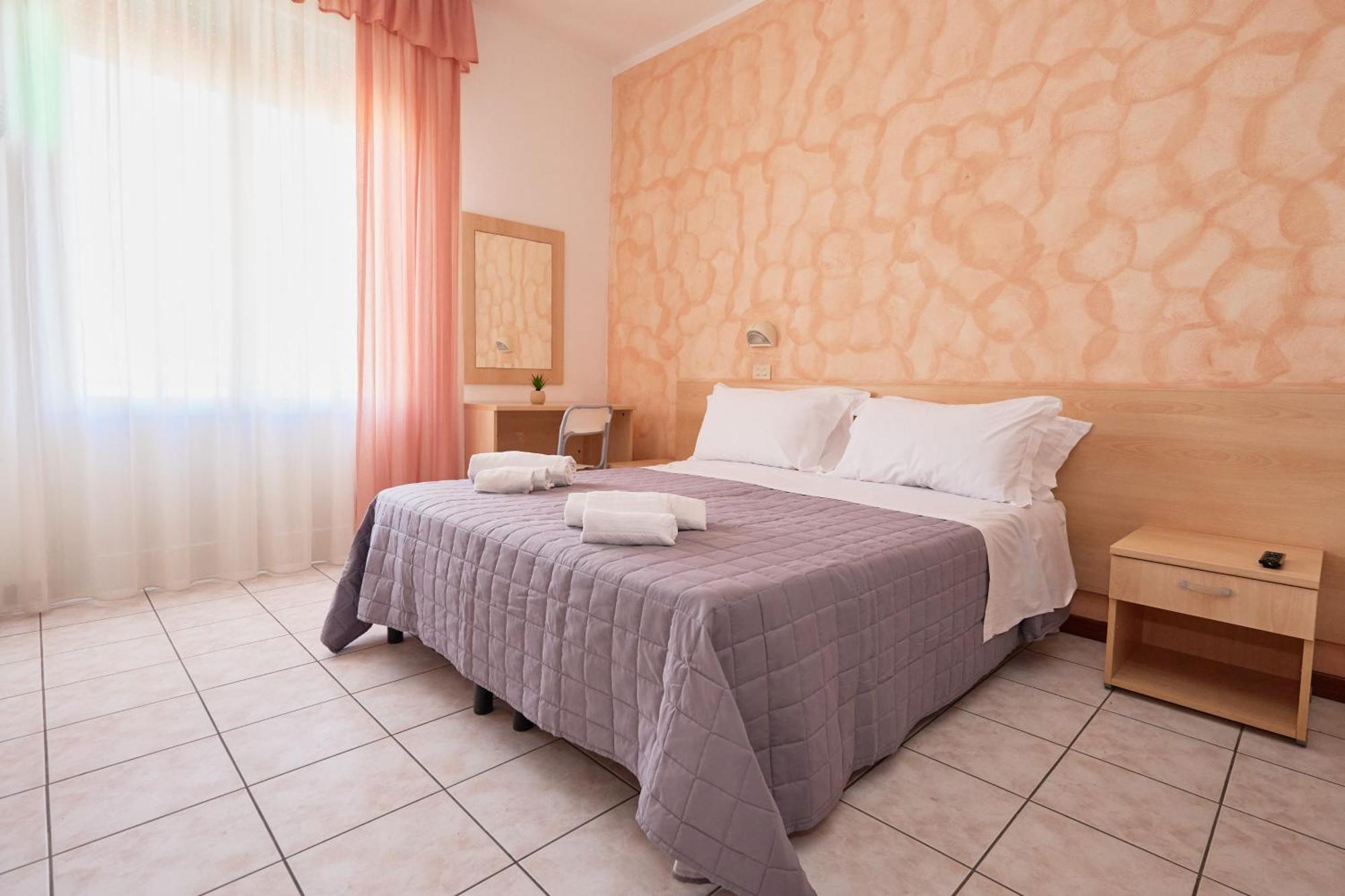 Hotel Jolanda Белариа-Игеа Марина Екстериор снимка
